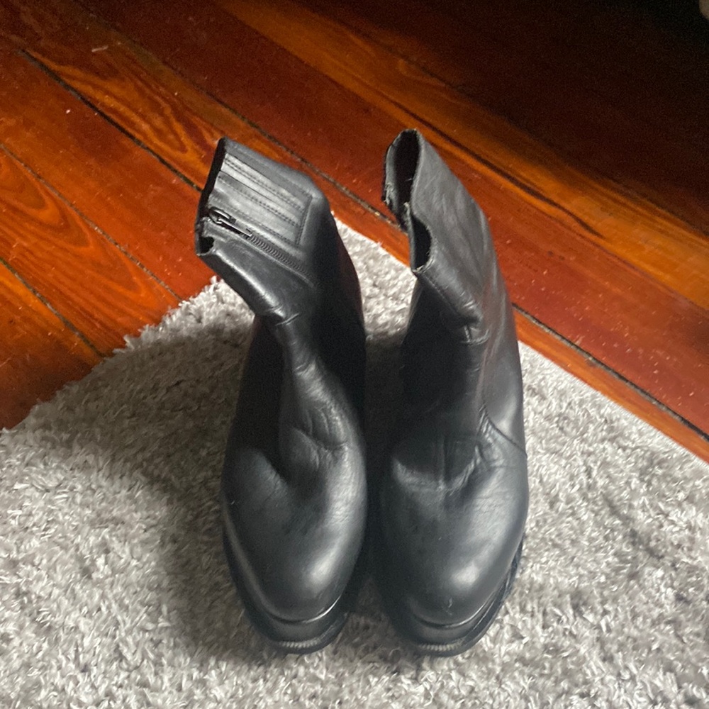 Jeffrey Campbell black leather side zipper ankle boots size 8